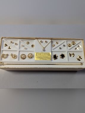 Vintage Fabulous 15 Gold Tone Jewelry Set 13 Earrings Necklace Bracelet